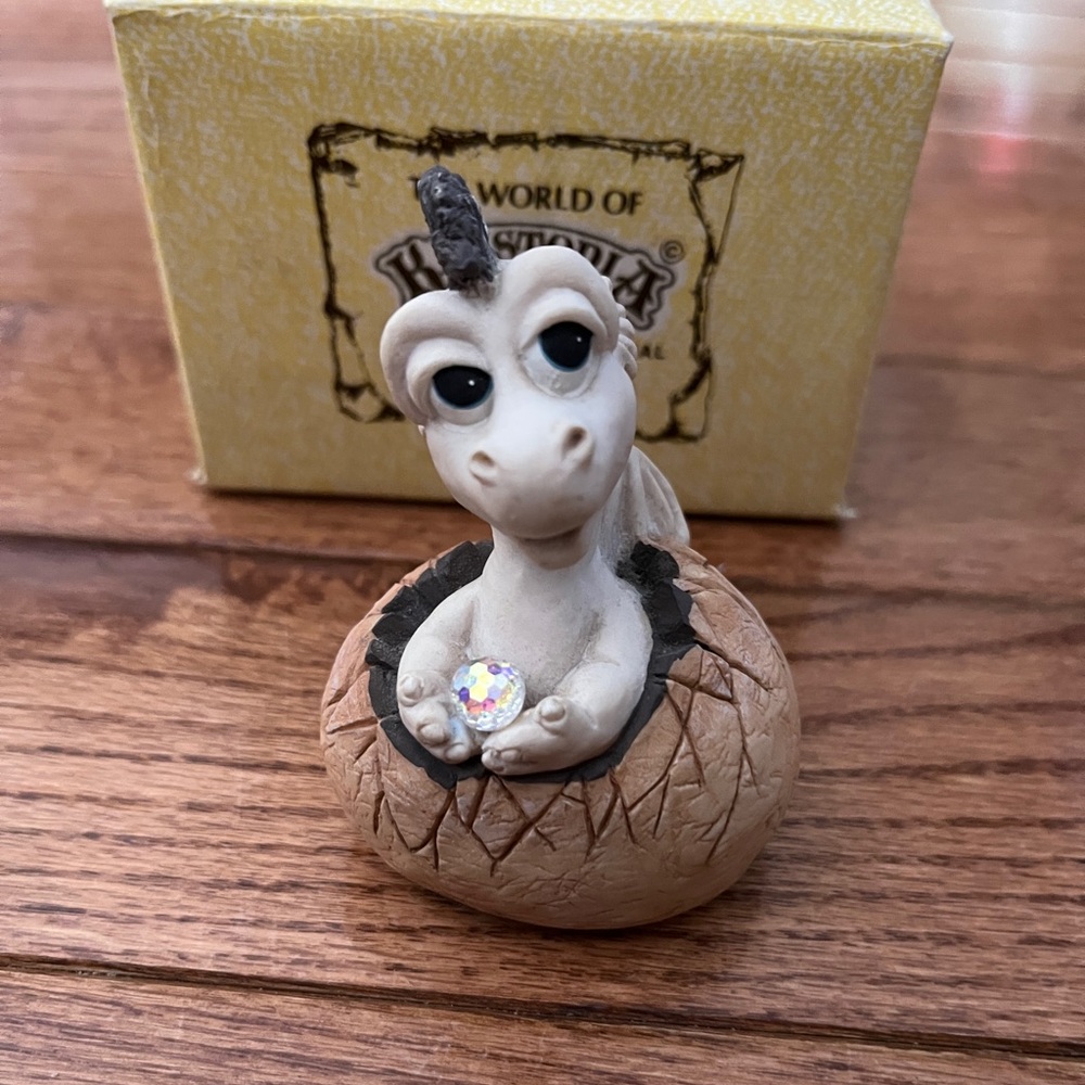 Poffles the Dragon Figurine – The World of Krystonia Fantasy Collectible
